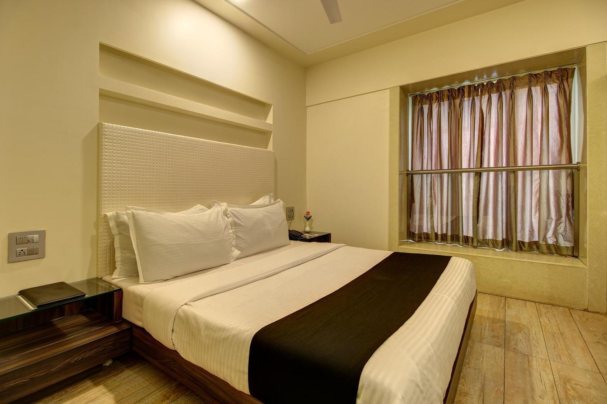 Hotel Mumbai House Juhu, Santacruz West, Mumbai Phòng bức ảnh